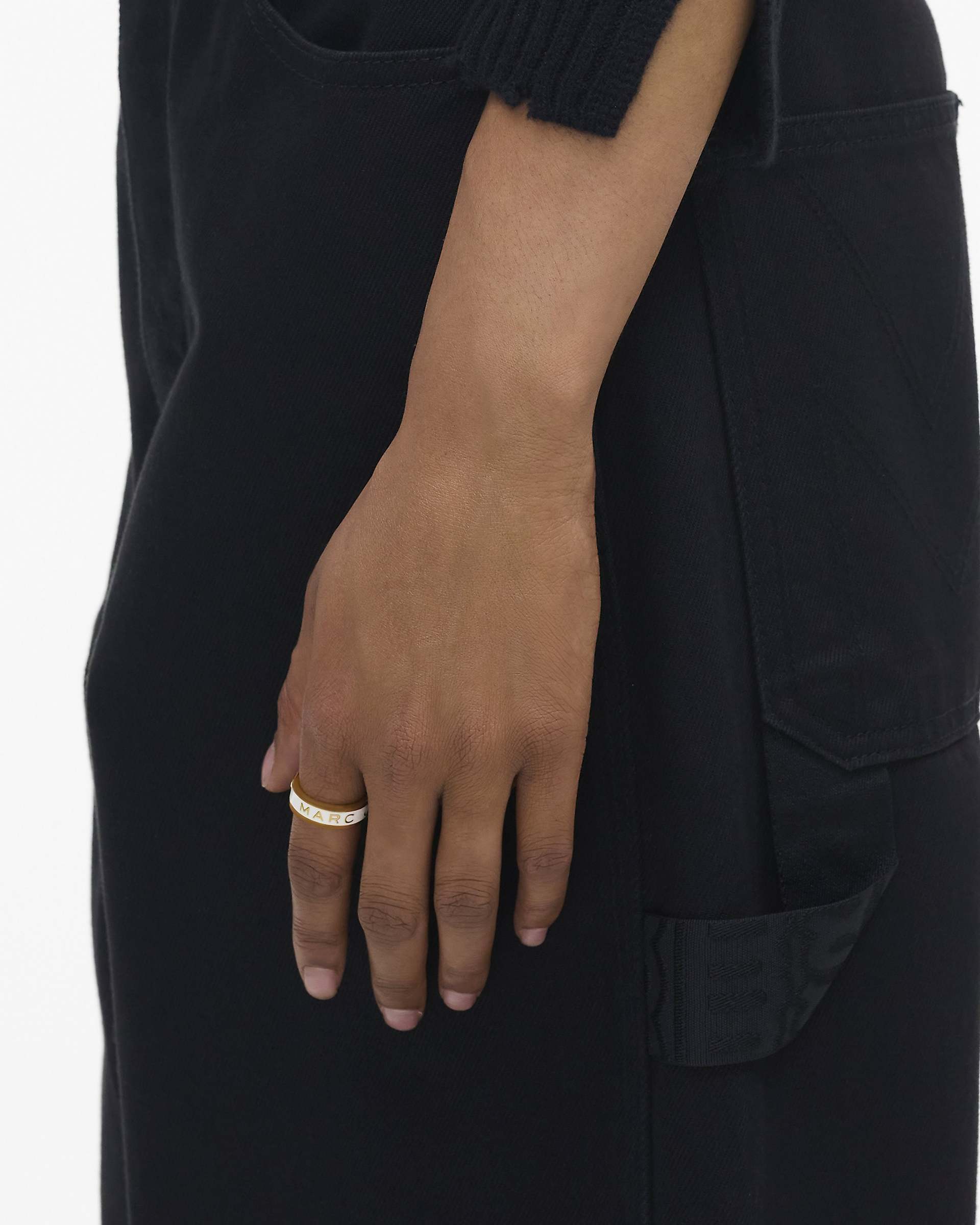The Marc Jacobs Enamel Ring - Gold/Cream