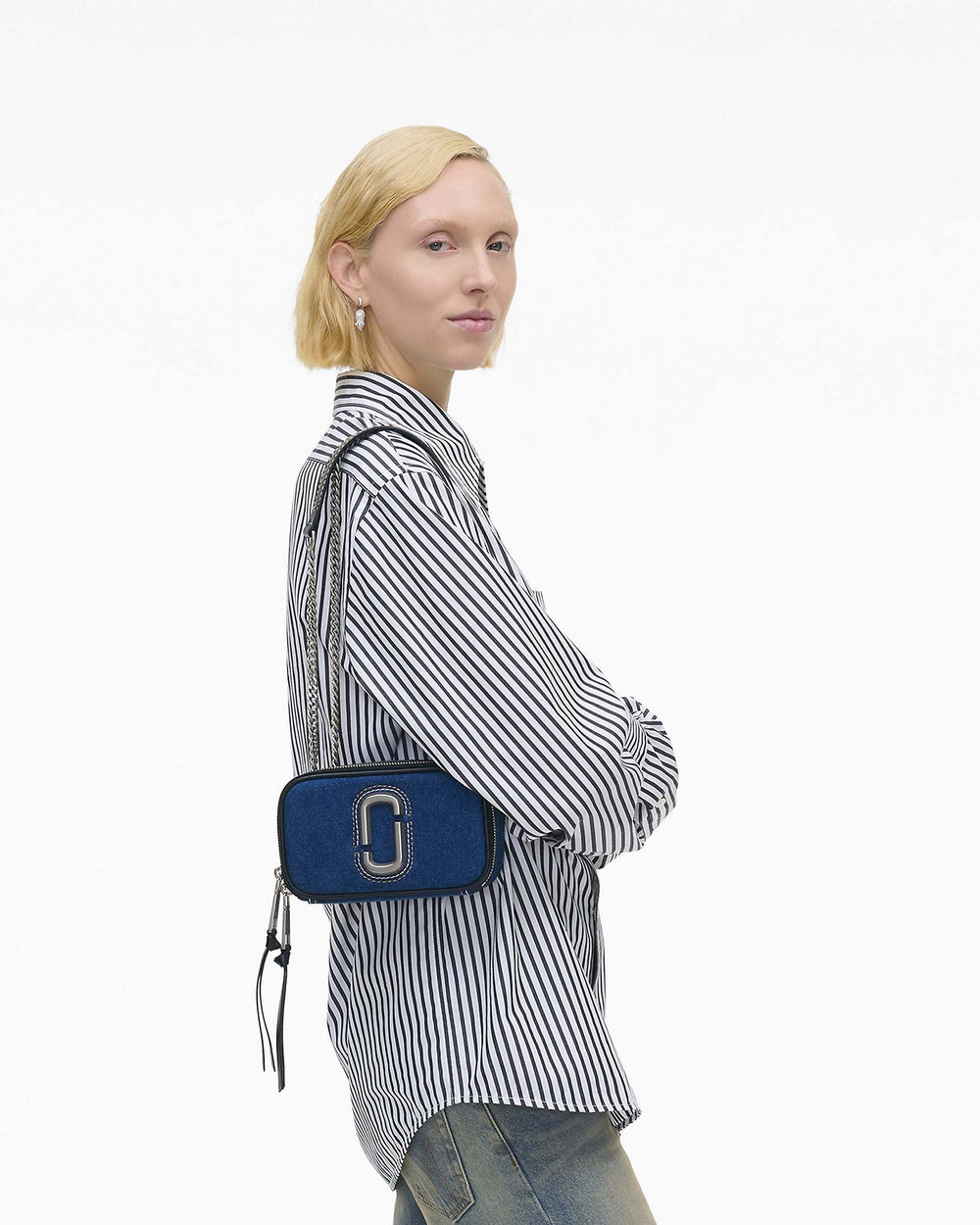 The Denim Chain Softshot - Dark Wash